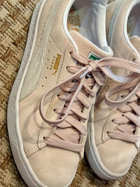 Puma Shoes - Women's Puma Suede Classic XXI (Peachskin/Puma White) size 8